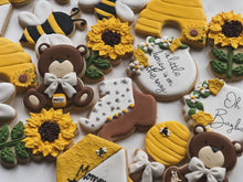 Load image into Gallery viewer, Baby Bear and Bee cookies