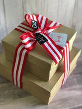 Load image into Gallery viewer, 2 Gift box with cookies