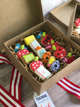Load image into Gallery viewer, Gift box with 12 MINI cookies