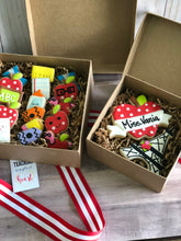 Load image into Gallery viewer, 2 Gift box with cookies