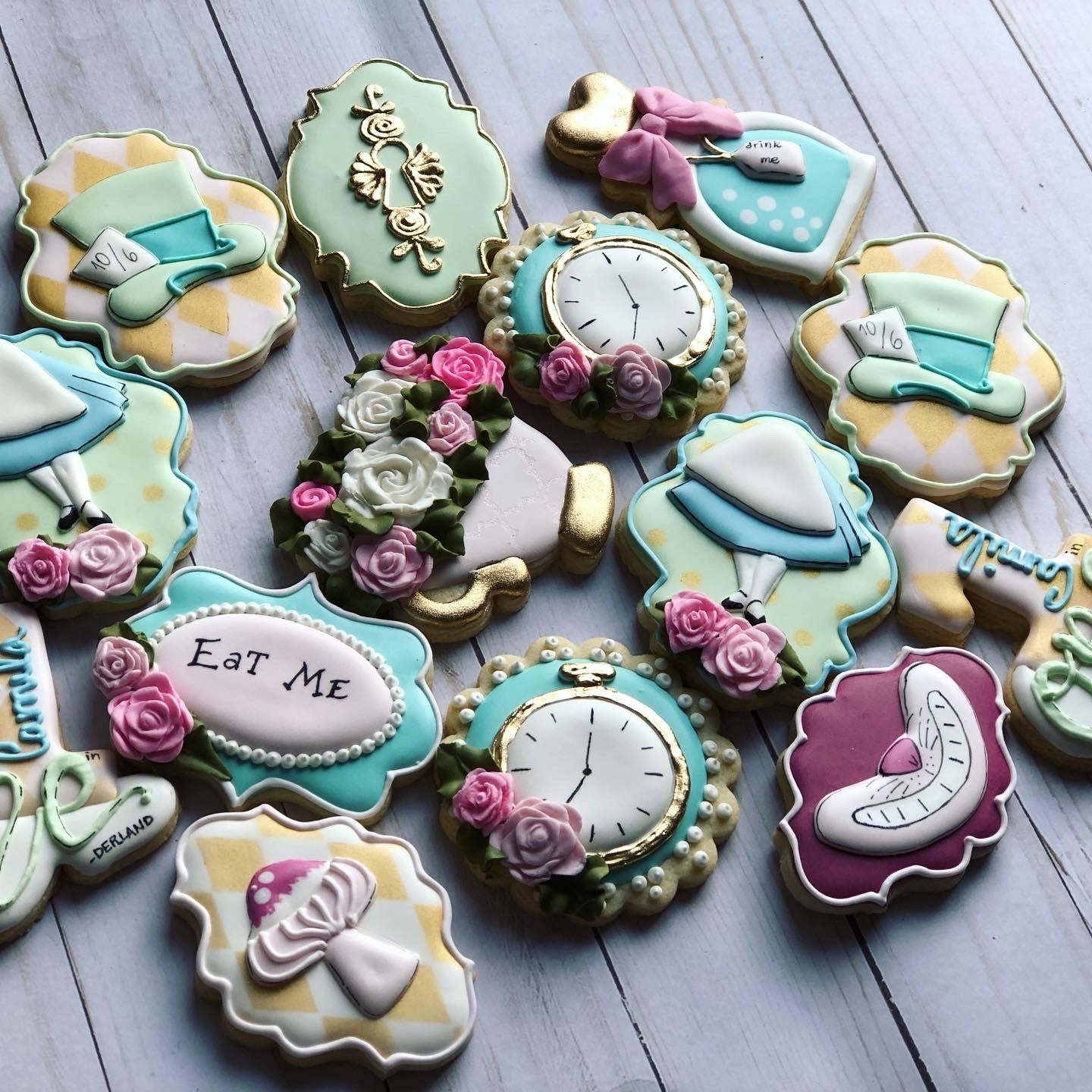 Alice in wonderland Cookies – Luli Sweet Shop