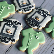 Load image into Gallery viewer, Baby announcement cookies gift